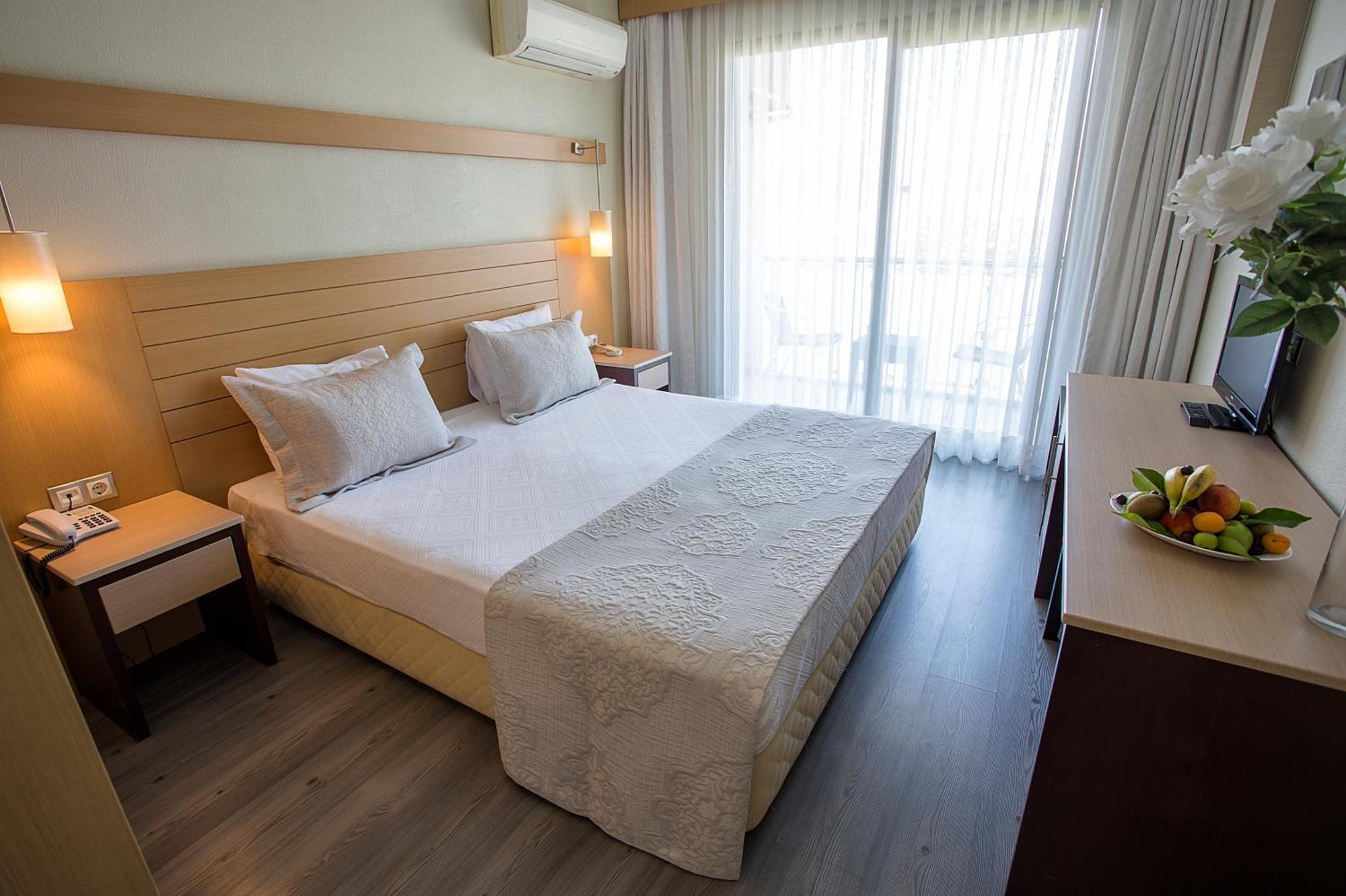 Cilek Marina Otel Çeşme Esterno foto